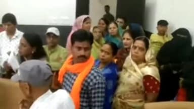 रतलाम नगर: जनसुनवाई में पहुंचे जनता कॉलोनी के रहवासी, नाले की समस्या को लेकर कलेक्टर को दिया ज्ञापन