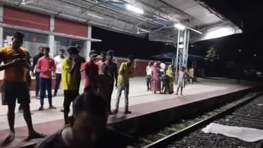 कुर्सेला: कुरसेला स्टेशन पर ट्रेन की चपेट में आने से एक अधेड़ व्यक्ति की हुई मौत, मौके पर पहुंची पुलिस