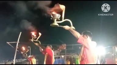 सुल्तानगंज: अजगैबीनाथ धाम के उत्तर वाहिनी गंगा तट पर जहान्वी गंगा महाआरती सभा द्वारा बनारस की तर्ज़ पर की गई गंगा महाआरती