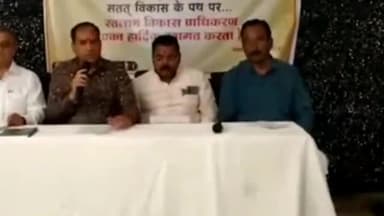 रतलाम नगर: आरडीए कार्यालय में रतलाम विकास प्राधिकरण की योजनाओं को लेकर आरडीए अध्यक्ष पोरवाल व आरडीए अधिकारियों ने की बैठक