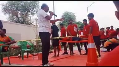 हुसैनगंज: आपदा प्रबंधन के द्वारा पटना में चल रहे ट्रेनिंग के पहले बैच का हुआ समापन,हुसैनगंज के युवा ट्रेनिग में रहे मौजूद।