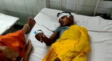 अलवर: बाबरिया गांव जाते समय बाइक सवार पिता-पुत्र को दूसरे बाइक सवार ने मारी टक्कर पिता पुत्र गंभीर रूप से हुए घायल