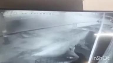 आगरा: ताजगंज के कलाल खेरिया में तेज रफ़्तार कार ने ऑटो में मारी जोरदार टक्कर,हादसे में आधा दर्जन सवारी घायल,सीसीटीवी वायरल।