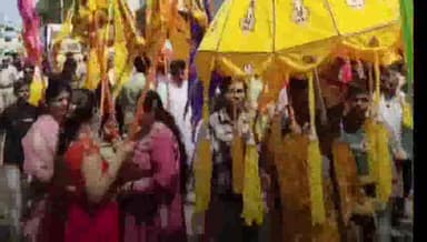 करनाल: पुरानी अनाज मंडी से श्री खाटू श्याम मंदिर के स्थापना दिवस पर निकाली गई निशान यात्रा, महापौर रेनू बाला गुप्ता पहुंची