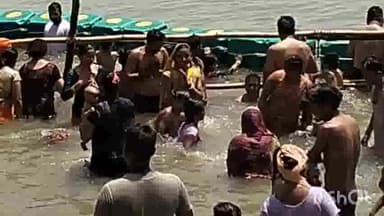 हसनपुर: खड़कपुर गंगा घाट पर गंगा दशहरे पर लाखों की संख्या में पहुंचे श्रद्धालुओं ने लगाई आस्था की डुबकी, लगाए जयकारे