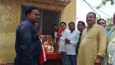 बलरामपुर समाचार अखिल भारतीय पंचायत परिषद के बैनर तले सदर विकासखंड बलरामपुर में जेठ के चतुर्थ मंगलवार को हुवा विशाल भंडारा सदर ब्लॉक प्रमुख प्रतिनिधि गोविंद सोनकर ने कार्यक्रम में पहुंचकर पूजा पाठ कर भंडारे का करवाया प्रारंभ इस अवसर पर जिला