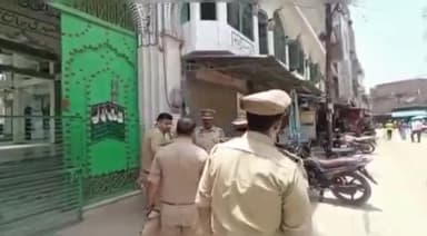 कानपुर: मुख्यमंत्री द्वारा जारी किए गए दिशा निर्देश पर ग्वालटोली समेत पूरे शहर में धार्मिक स्थलों से उतरवाए गए लाउडस्पीकर