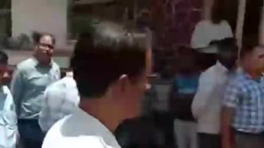 रतलाम नगर: वार्ड क्र. 29में भूमिपूजनके कार्यक्रममें  पार्षद ने निगम कंप्यूटर ऑपरेटरके साथकी मारपीट, निगम कर्मियों ने धरना प्रदर्शन