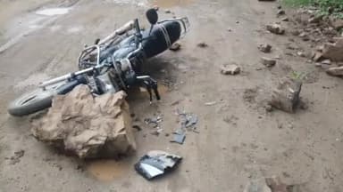 मोरनी: मोरनी पंचकूला ऱोड पर मोटरसाइकिल सवार दो युवकों पर पहाड़ी से गिरा बड़ा पत्थर, दोनो युवक घायल