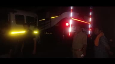 मोठ: नेशनल हाईवे-27 पर साईं कुआं के पास ट्रक व शताब्दी बस में हुई भिड़ंत, ट्रक चालक गंभीर रूप से हुआ घायल