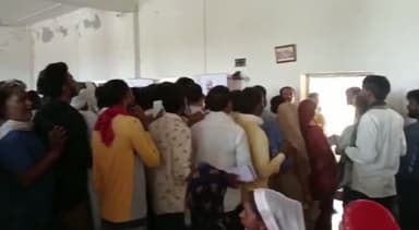 नैनवां: देई उप तहसील कार्यालय पर विभिन्न मांगों को लेकर पूर्व सैनिकों ने दिया ज्ञापन