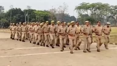 बलरामपुर: पुलिस लाइन में क्षेत्राधिकारी लाइन ललिया ने बुधवार की परेड का किया निरीक्षण,स्वस्थ रहने के लिए पुलिस बल को लगवाई दौड़