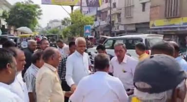 मुज़फ्फरनगर: अस्पताल चौक पर देवी अहिल्याबाई की जयंती के अवसर पर चल रहे कार्यक्रम के दौरान SP व BJP के नेताओं ने किया जमकर हंगामा