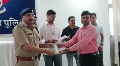 रायबरेली: जिले की सर्विलांस पुलिस टीम द्वारा जनपद से खोए हुए 51 मोबाइल फोन किए बरामद उनके स्वामियों को सौंपा ASP ने किया खुलासा