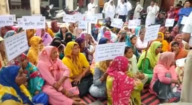 मुज़फ्फरनगर: शांति सेना के द्वारा डीएम कार्यालय पर बृजभूषण की गिरफ्तारी की मांग को लेकर किया गया धरना प्रदर्शन, लगाए सरकार पर आरोप