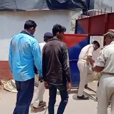 गोपालगंज: उत्पाद पुलिस ने गोपालगंज आदि स्थानों से शराब के मामले में गिरफ्तार 32 आरोपियों को न्यायिक हिरासत में भेजा जेल