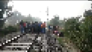 कानपुर: रावतपुर क्षेत्र अंतर्गत गुरुदेव क्रॉसिंग पर ट्रेन की चपेट में आने से 1 युवती की मौके पर हुई मौत, सूचना पर पहुंची पुलिस