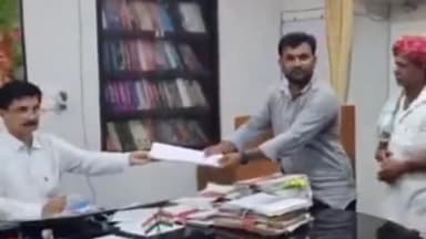 धोरीमन्ना: डबोई गांव के ग्रामीणों ने प्रस्तावित राजस्व गांव की कार्यवाही रोकने की मांग को लेकर जिला कलेक्टर को सौंपा ज्ञापन