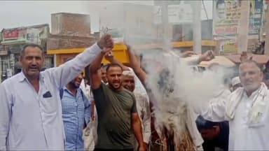 अलेवा: अलेवा के मुख्य चौक पर पहलवानों के समर्थन में संयुक्त किसान मोर्चा ने सरकार के खिलाफ की नारेबाजी