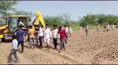 नैनवां: रामगंज की चरागाह भूमि पर से प्रशासन ने समझाइश से हटाया अतिक्रमण