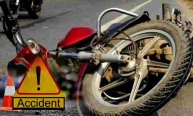 मीनापुर: मीनापुर में ऑटो और बाइक की टक्कर में व्यक्ति हुआ घायल