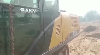 राजिम: ग्राम सिंधौरी में अवैध रेत उत्खनन करते हुए एक चैन माउंटेन मशीन को किया गया सील