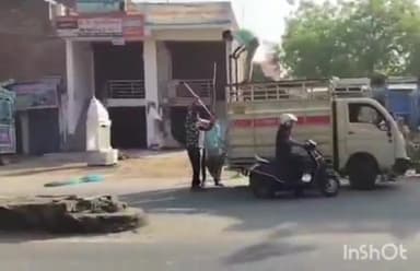 आगरा: नगर निगम के द्वारा आवारा श्वानों को पकड़ने का अभियान चालू, राजेश्वर मंदिर का मामला