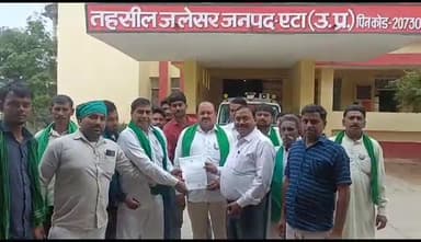 जलेसर: किसान नेता संजीव प्रधान ने आगरा चौराहा स्थित महाराणा प्रताप की मूर्ति बदलवाने की मांग को लेकर एसडीएम को सौंपा ज्ञापन