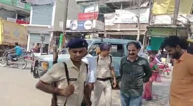 महुआ: महुआ नगर परिषद क्षेत्र में ठेले वाले घूम-घूम कर बेचे समान, ताकि जाम की समस्या न हो उत्पन्न :नगर कार्यपालक पदाधिकारी