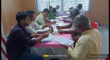 कहरा: नगर निगम चुनाव हेतु प्रेक्षागृह में BLO द्वारा मतदाता सूची विखंडन कार्य जारी, कार्य पूरा होने पर बूथ पर उपलब्ध होगी सूचि