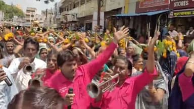 मंदसौर: गांधी चौराहे से कलश यात्रा निकालते हुए धनगर गायरी समाज ने अहिल्याबाई होल्कर की जयंती मनाई, विधायक यशपाल रहे मौजूद