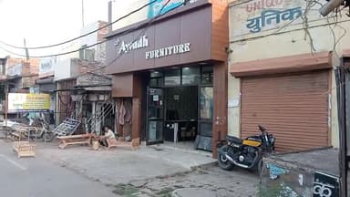 कानपुर नगर ओम पुरवा क्षेत्र वार्ड 29 अवध फर्नीचर के सामने केसा विभाग  की लापरवाही दुर्घटना होने पर जिम्मेदार कौन होगा