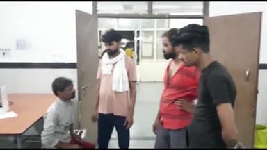 छतरपुर नगर: छत्रसाल चौक पर फोर व्हीलर वाहन ने मारी शराबी व्यक्ति को टक्कर, जिला अस्पताल में इलाज जारी