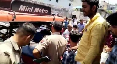 हापुड़: स्वर्ग आश्रम रोड स्थित AKP कॉलेज के पास युवती से छेड़छाड़ कर रहे मनचले की पब्लिक ने की पिटाई, पुलिस जांच में जुटी