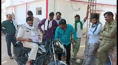 छतरपुर नगर: ग्राम देरी में बुजुर्ग ने फांसी लगाकर की आत्महत्या, जिला अस्पताल में करवाया गया पोस्टमार्टम