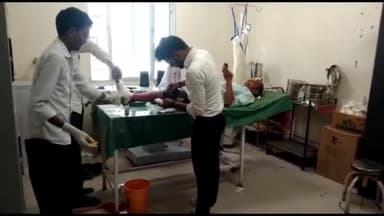 बिहार: रांची रोड स्थित पेट्रोल पंप के पास अनियंत्रित होकर ई-रिक्शा पलटा, 3 लोग हुए जख्मी