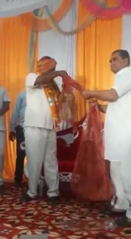 करौली नगरपरिषद के कर्मचारी संघ के अध्यक्ष श्री ग्यारसीलाल वाल्मीकि जी के सेवानिवृत्ति कार्यक्रम मे शिरकत की |