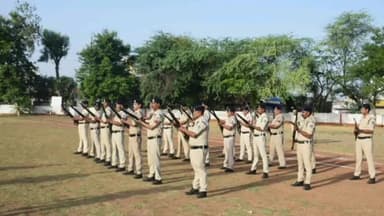 मंदसौर: पुलिस लाइन ग्राउंड पर जनरल परेड का किया गया आयोजन, पुलिस अधीक्षक अनुराग सुजानिया ने ली परेड की सलामी