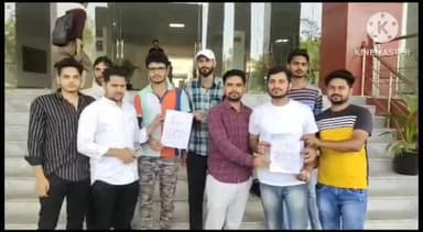 अलवर: मिनी सचिवालय में रीट भर्ती परीक्षा में पदों की संख्या बढ़ाने की मांग को लेकर युवाओं ने जिला कलेक्टर को सौंपा ज्ञापन