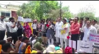 हुज़ूर: भोपाल के सेकंड स्टॉप स्थित मंदिर के पास OBC महासभा का आंदोलन हुआ शुरू, अर्धनग्न अवस्था में बैठे OBC महासंघ के कार्यकर्ता