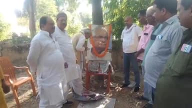 नूरसराय: नूरसराय जदयू कार्यालय में धूमधाम से मनाया गया जॉर्ज फर्नांडिस का जन्मदिवस