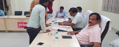 किशनी: तहसील में तहसीलदार ने सुनी आमजन की समस्याएं, अधीनस्थों को दिए निर्देश