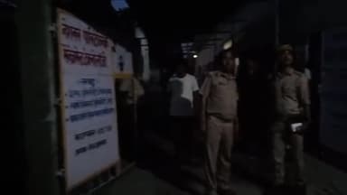 शाहगंज: नगर के अयोध्या मार्ग स्थित सेंट जार्ज पब्लिक स्कूल के आफिस में पत्रकार पर हुए हमले मामले की जांच के लिए पहुचे एसपी सिटी