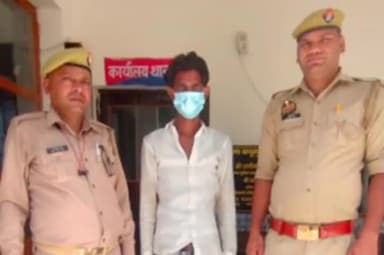 हापुड़: हापुड की कपूरपुर थाना पुलिस ने वांछित अभियुक्त को चाकू के साथ किया गिरफ्तार