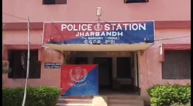 ଝାରବନ୍ଧ: ଉଦେଇଦାଦର ଗାଁ ଜଙ୍ଗଲରେ ଗଛ ଡ଼ାଳ କାଟୁଥିବା ବେଳେ ବିଦ୍ୟୁତ ସଂସ୍ପର୍ଶରେ ଆସି ବୃଦ୍ଧ ମୃତ, ଥାନାରେ ଅପମୃତ୍ୟୁ ମାମଲା ରୁଜୁ