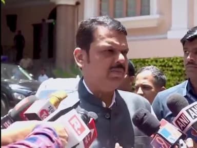 ओरिसामध्ये झालेला रेल्वेचा अपघात अतिशय दुर्दैवी आणि दुःखद, उपमुख्यमंत्री देवेंद्र फडणवीस यांची मुंबईत प्रतिक्रिया