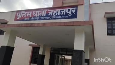 जहाज़पुर: जहाजपुर में जालमपुरा रोड पर निजी बस की टक्कर से राह चलते किशोर की मौत ,पुलिस ने किया बस को जप्त ।