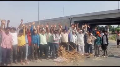 भोगांव: मुरलीनगर हाइवे के निकट सड़क दुर्घटना में हुई ग्रामीण की मौत के बाद ग्रामीणों ने लगाया जाम, सीओ ने सूझबूझ से खुलवाया जाम