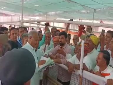 बाड़मेर: शहर के सर्किट हाउस में मुख्यमंत्री ने सुनी आम जन की परिवेदना, उसके बाद सांचौर के लिए हुए रवाना