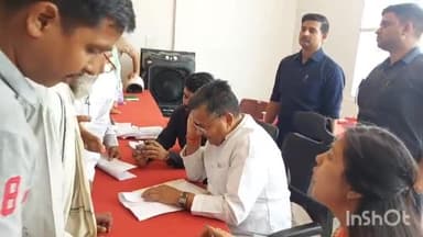 भोगांव: मैनपुरी पहुंचे कैबिनेट मंत्री जयवीर सिंह ने कैंप कार्यालय पर की जनसुनवाई, लोगों की समस्याओं को सुनकर किया समाधान
